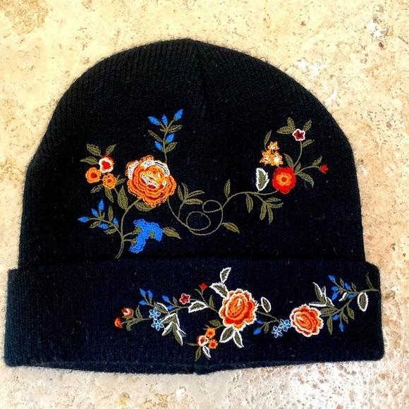 🌹 Embroidered Beenie Womens Rose colorful black warm soft Fall winter OS - Picture 1 of 6